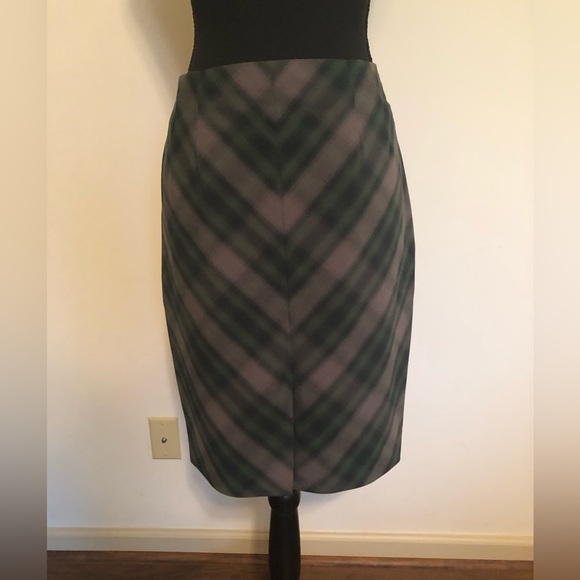 Skirt; The Limited; Gray & Green Plaid; Side Zip; Size 8. - Picture 2 of 4